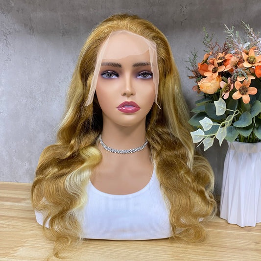 Haute Qualité Mélange Brun Blonde 13x4 Dentelle Frontale Remy Cheveux Humains Corps Vague Perruques