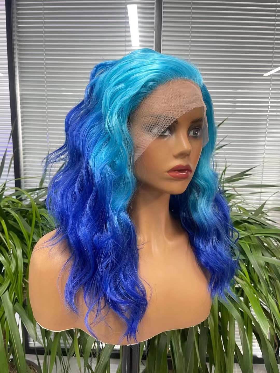 Perruque de vague de corps bleu cheveux doux pour les femmes HD Lace Front Wig