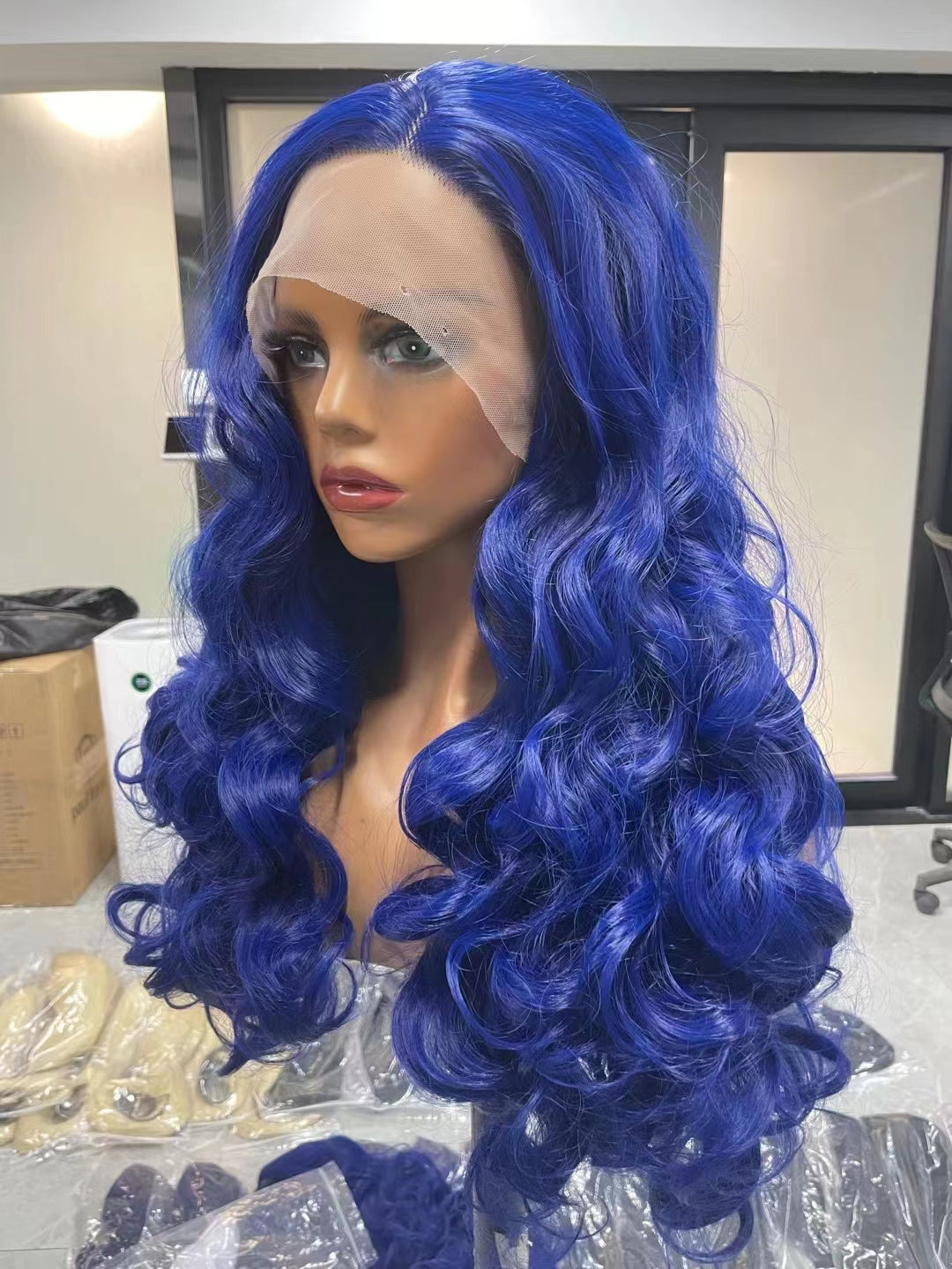 Longue ligne droite cheveux doux bleu vague de corps perruque pour les femmes HD dentelle avant perruque cheveux humains pour Cosplay